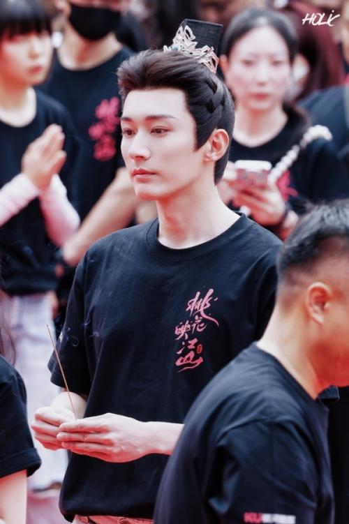 Прекрасный Лю сюэи на церемонии открытия съёмок новой дорамы. 06