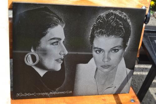 Небольшая выставка моих гравёрных работ на граните. 07