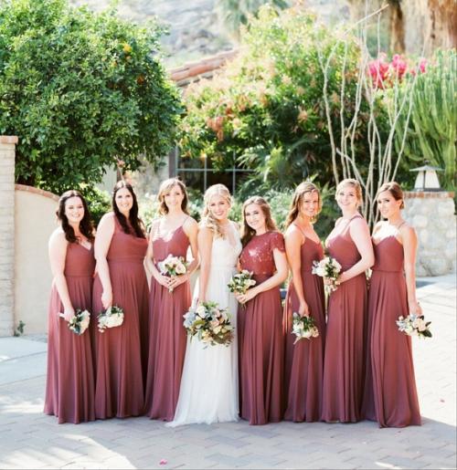 7 правил, как организовать съемку сборов невесты с подружками и получить красивые фотографии. 03