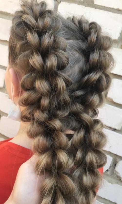 Самой безопасной для волос причёской, несомненно, является коса. 01