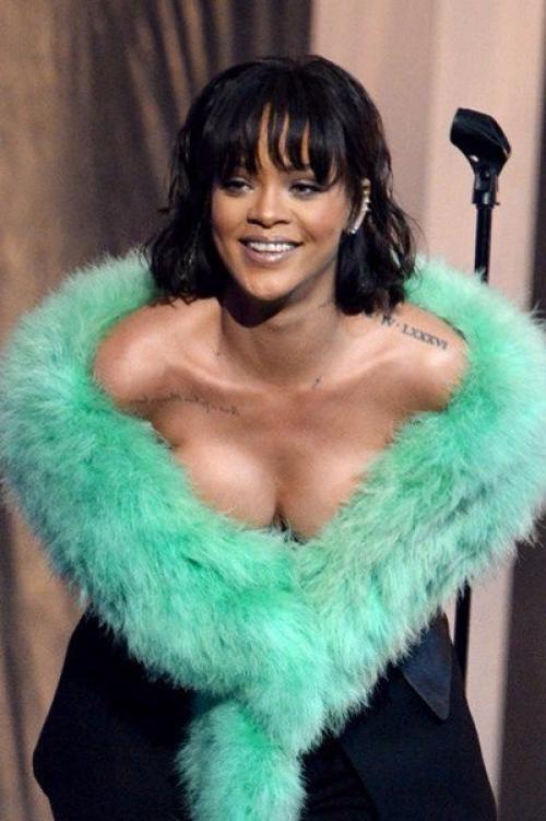 Лишь в том случае, если и есть что-то постоянное в образе и стиле Рианны, так это страсть звезды к модным экспериментам и меняющимся прическам. 01