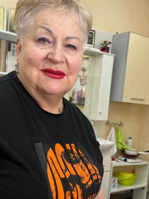 А еще хочу представить вам самую обаятельную даму средних лет. 03