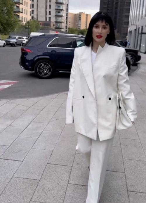 Тина канделаки снялась с новой модной стрижкой и показала фото фанатам. 01 Тина канделаки снялась с новой модной стрижкой и показала фото фанатам. 01