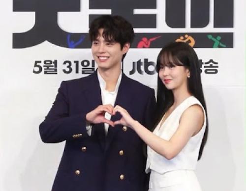 К - нетизены сходят с ума из-за внешности пак богома и Ким сохен на пресс-конференции Good Boy. 03