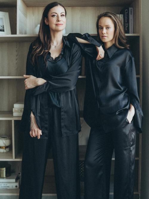 Катерина Ковальчук поделилась фотосессией с сестрой, актрисой Анной Ковальчук. 02