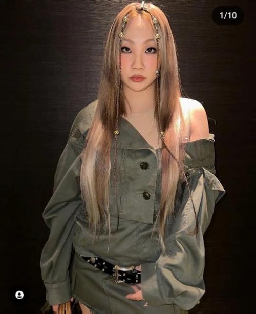 CL удивила фанатов необычной причёской на новых фото в социальной сети. 01