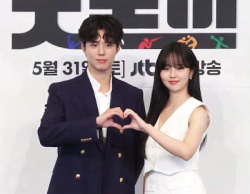 К - нетизены сходят с ума из-за внешности пак богома и Ким сохен на пресс-конференции Good Boy. 02