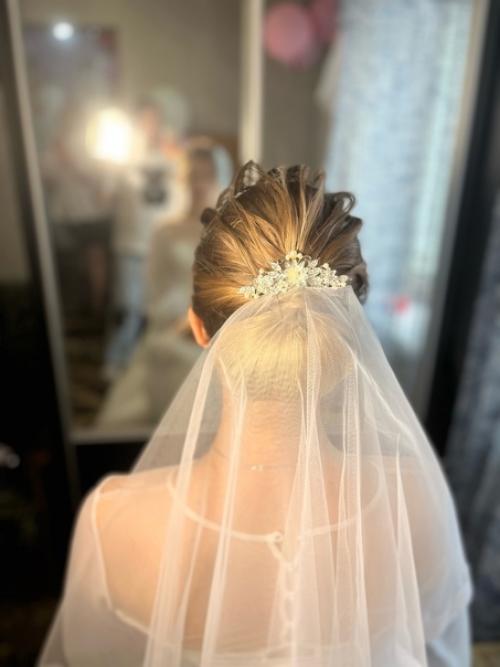 Свадебный макияж с дополнением ресничек и классический пучок для прекрасной невесты Катерины. 04