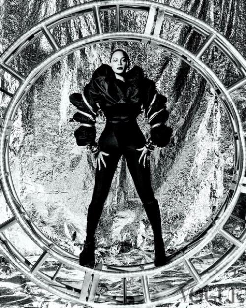 Опубликованы новые фото из июльского выпуска британского Vogue, а так же комментарии от стилиста по волосам: 02 Опубликованы новые фото из июльского выпуска британского Vogue, а так же комментарии от стилиста по волосам: 02