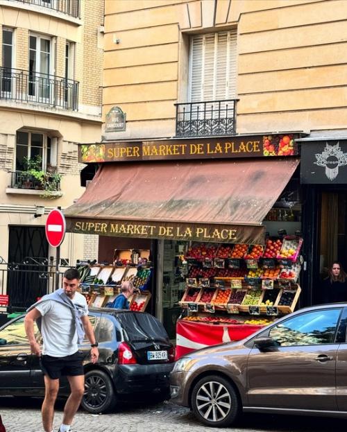 Париж разный.   Кто - то от него в восторге, кто - то в отчаянии. 01