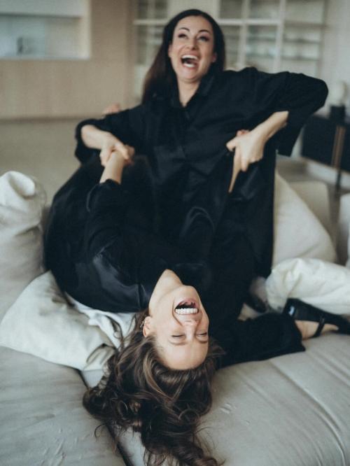 Катерина Ковальчук поделилась фотосессией с сестрой, актрисой Анной Ковальчук. 04