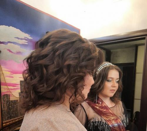 Выпускной отгремел еще в пятницу, а я только делюсь с вами фото очаровательной и милой Виктории и красотки Юлии, ее мамы. 01