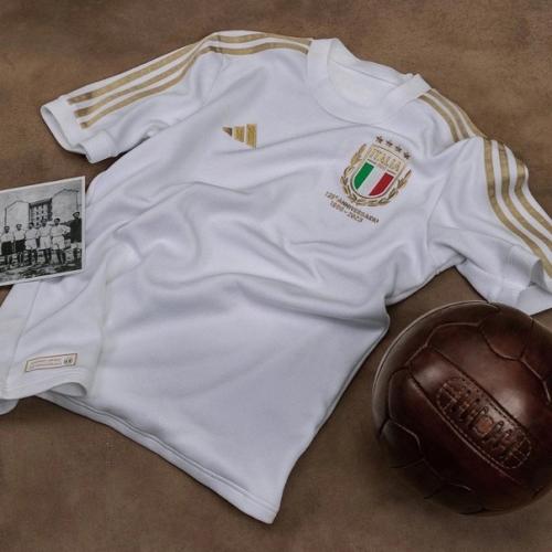Форма сборной Италии, приуроченная к 125-летию итальянской федерации футбола. 02