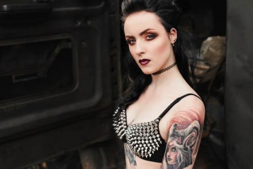 Внимание!  Моделям!   Думали ли вы о том, что сделав что-то хорошее, вложив в это что-то много труда, хочется показать это, а не прятать в ящик? 01