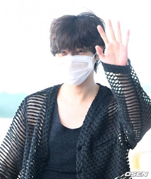 250722: Джей - хоуп из BTS направляется в США для выступления на фестивале Lollapalooza. 03