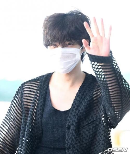 Theqoo j - Hope из BTS летит в США, чтобы выступить на фестивале Lollapalooza в Чикаго. 03