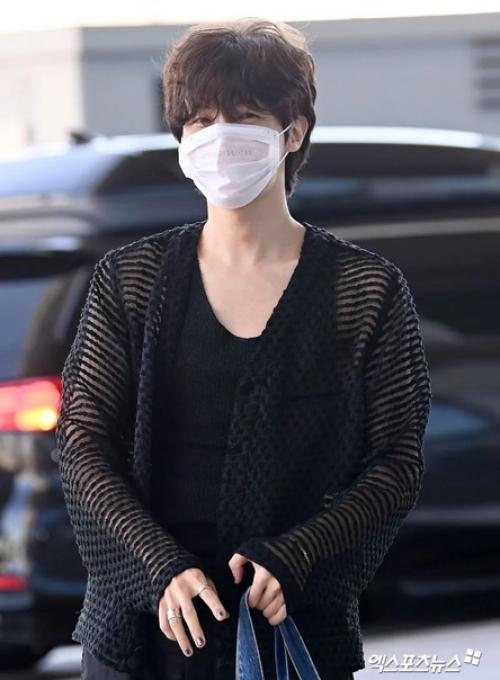 Theqoo j - Hope из BTS летит в США, чтобы выступить на фестивале Lollapalooza в Чикаго. 08