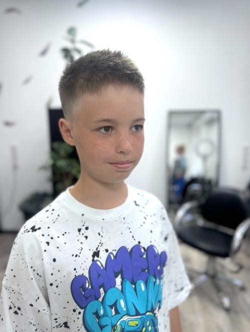 На днях к нам в студию заглянула замечательная семья: мама, дочка и сын. 06