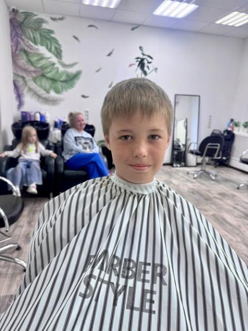 На днях к нам в студию заглянула замечательная семья: мама, дочка и сын. 04