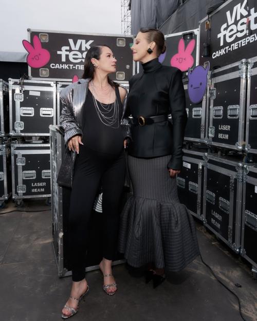 Ида Галич и Ксения Собчак провели VK Fest в Петербурге. 01