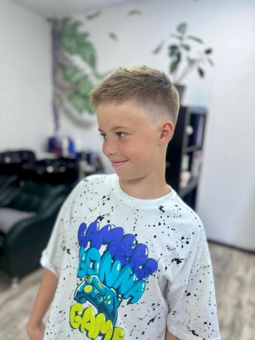 На днях к нам в студию заглянула замечательная семья: мама, дочка и сын. 05