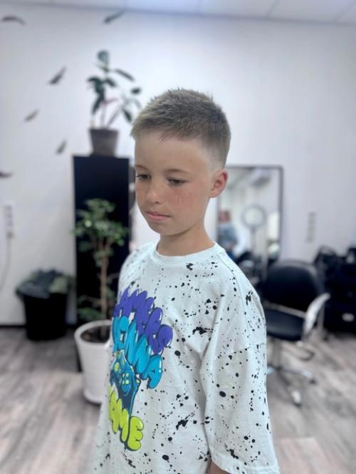 На днях к нам в студию заглянула замечательная семья: мама, дочка и сын. 07