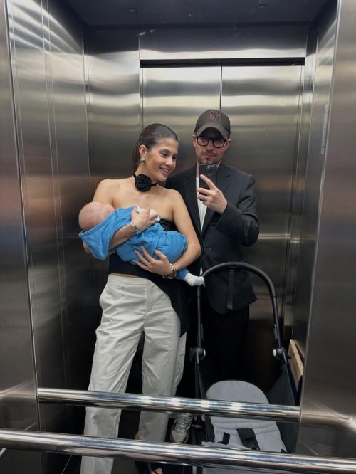 Александр петров поздравил жену с днем рождения. 01