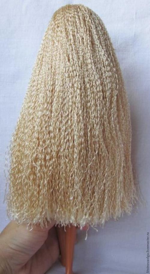 Мы меняем кукле Барби волосы. 09