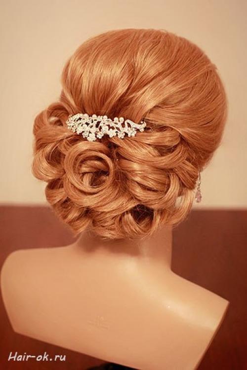 Красивая прическа с маленькой диадемой. 07