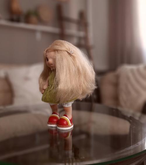 Про волосы.  Я всегда натуральные фабричные трессы использовала. 05