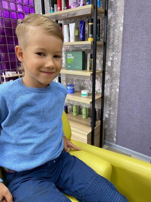 Стильный образ формирует не только одежда, но и аккуратная прическа. 03