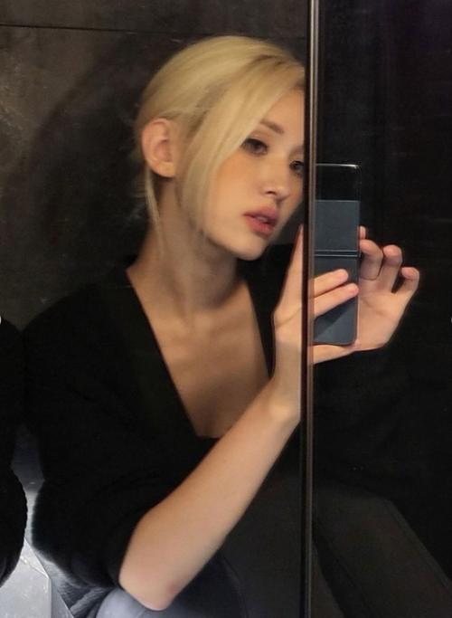 У Меня Была Залысина соми Somi рассказала о печальном состоянии волос. 02 У Меня Была Залысина соми Somi рассказала о печальном состоянии волос. 02