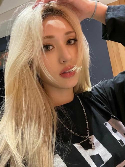 У Меня Была Залысина соми Somi рассказала о печальном состоянии волос. 01 У Меня Была Залысина соми Somi рассказала о печальном состоянии волос. 01