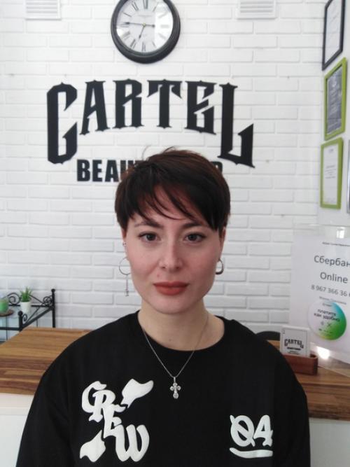 Пикси. Это модная короткая стрижка с мальчишеским драйвом, открывающая шею. 01