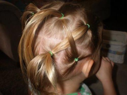 Оригинальная прическа с хвостиком для девочки. 03 Оригинальная прическа с хвостиком для девочки. 03