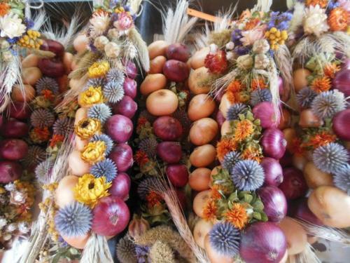 Как плести луковые косы и почему коса из лука лучше корзинки с ним? 01