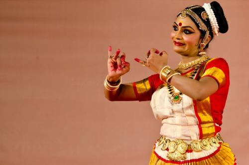Мохиниаттам - изящный романтический танец штата Керала. 01