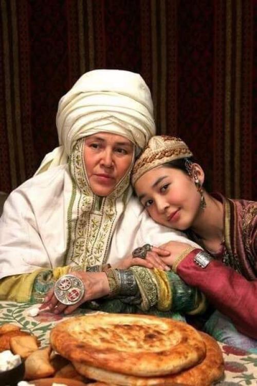 Кимешек традиционный женский казахский головной убор.