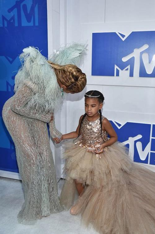 Бейонсе с дочерью блу айви на премии MTV Video Music Awards 2016. 04 Бейонсе с дочерью блу айви на премии MTV Video Music Awards 2016. 04