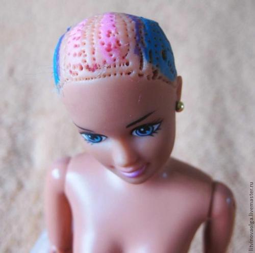 Мы меняем кукле Барби волосы. 02