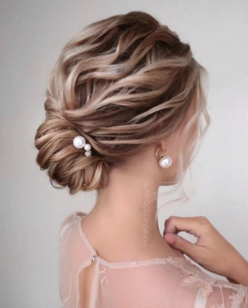 Выбери свадебную прическу, которая нравится больше. 04