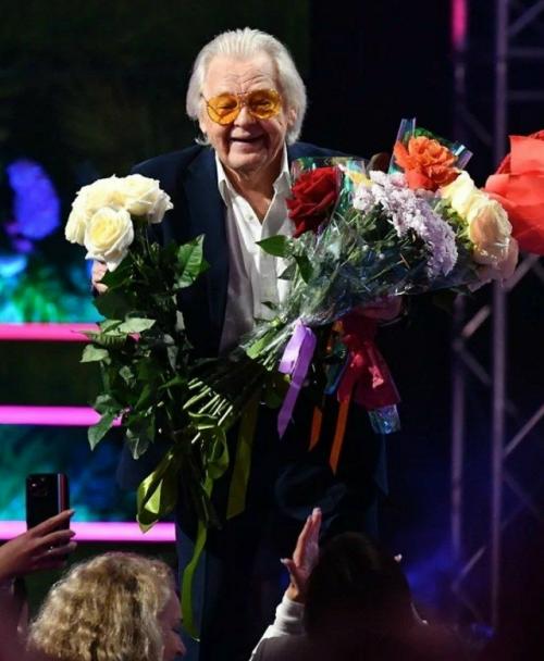 Юрий антонов несмотря на болезнь выступил на Новой Волне. 01