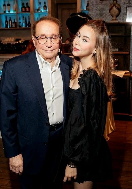 Недавние публикации 19-летней Таисии, внучки Александра маслякова, вновь привлекли внимание общественности. 02