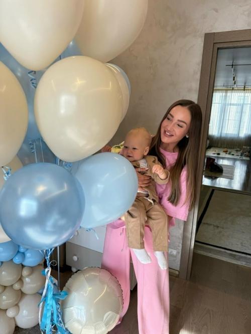 Ровно год, как Ольга Бузова стала крестной мамой сына Марии погребняк! 02