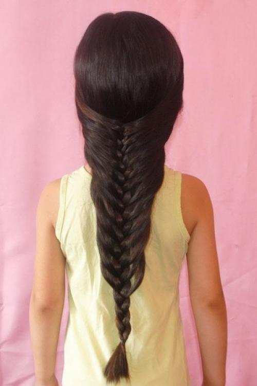 Романтичная прическа.  Тщательно расчесать волосы. 04