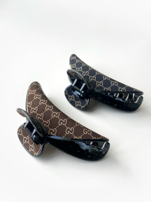 Дождь и ветер могут испортить не только настроение, но и волосы. 02