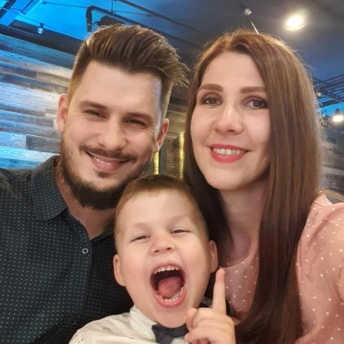 Выбрались всей семьёй на замечательную свадьбу. 01