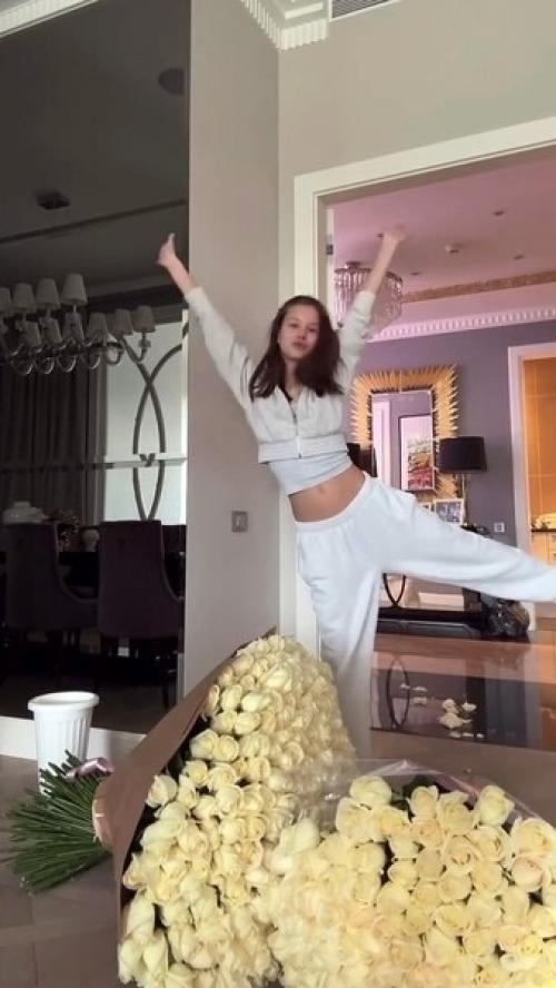 Григорий Лепс подарил 19-летней невесте свыше 15 тыс. 02