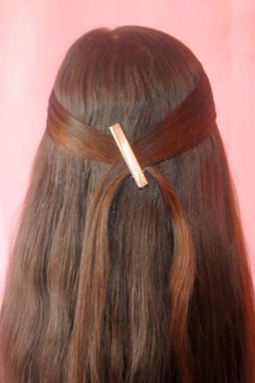 Романтичная прическа.  Тщательно расчесать волосы. 02