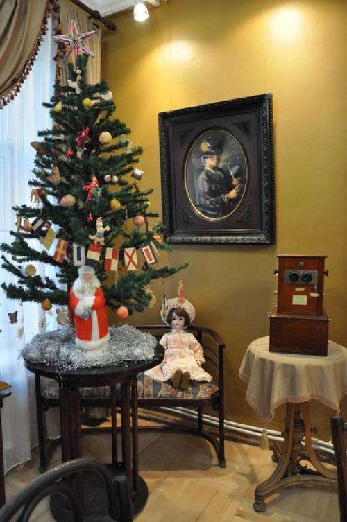 Мы хотим продолжить рассказ о наших экспонатах, бережно хранящихся в коллекции музея и с радостью показываемых публике. 01